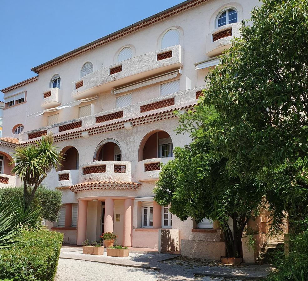 Studio Avec Grand Balcon- Residence De Caractere Бандол Екстериор снимка