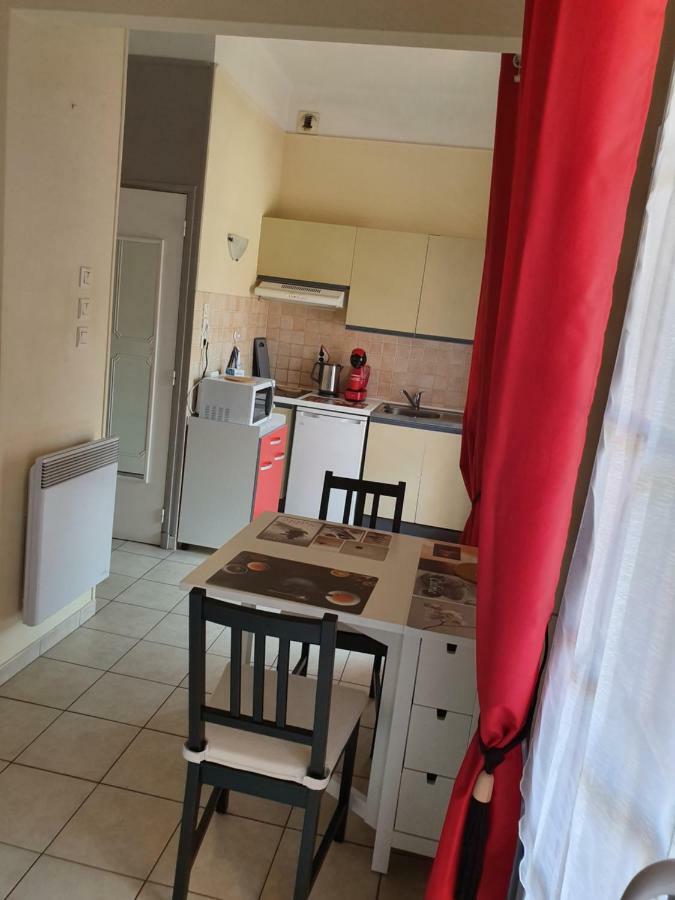 Studio Avec Grand Balcon- Residence De Caractere Бандол Екстериор снимка