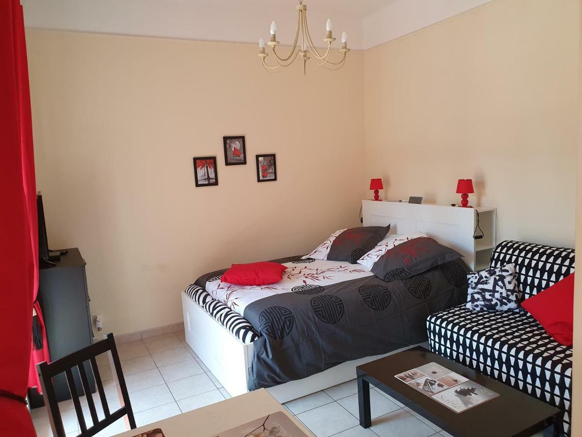 Studio Avec Grand Balcon- Residence De Caractere Бандол Екстериор снимка