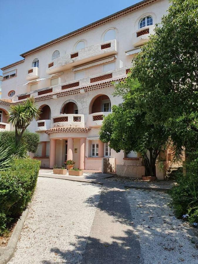 Studio Avec Grand Balcon- Residence De Caractere Бандол Екстериор снимка